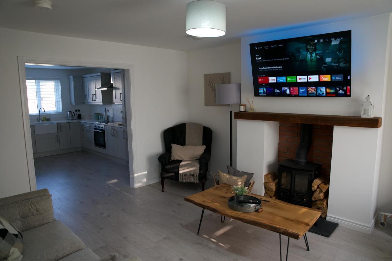 Modern 3 Bedroom Coastal Home Newry Exterior photo
